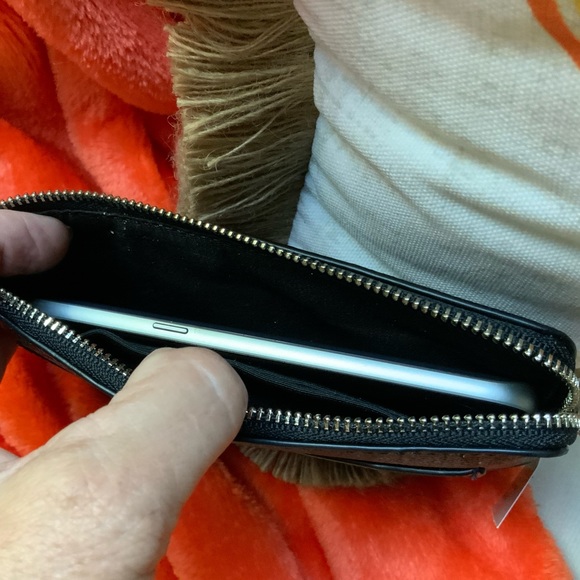 Coach monogram Black/metallic blue wristlet - Picture 4 of 16